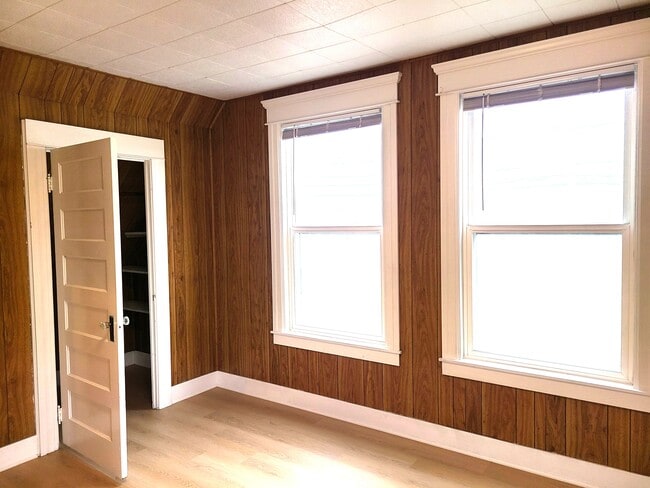 Building Photo - 5708 7th Ave S