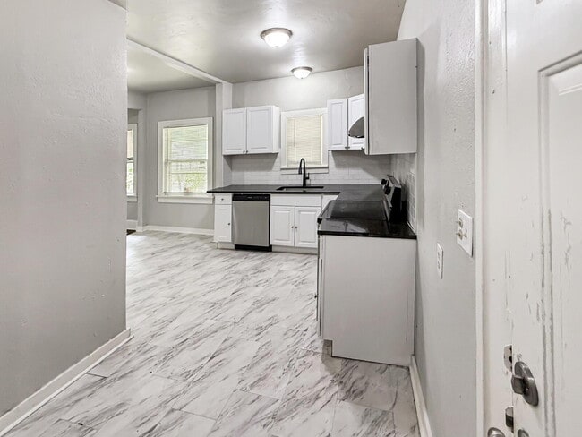 Building Photo - Charming 3 Bed, 1 Bath Home in OKC