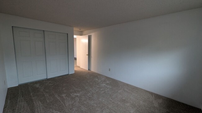 Building Photo - 2020 Grant Ave S