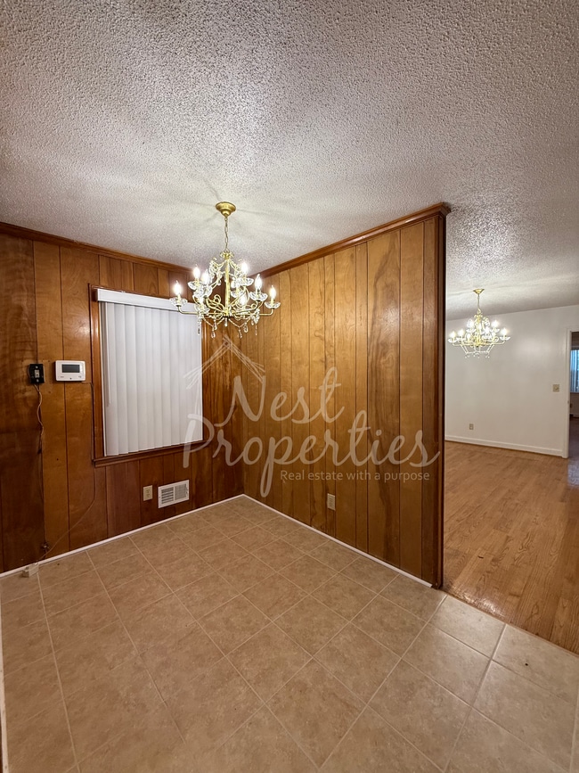 Building Photo - 3901 Pine Cone Dr