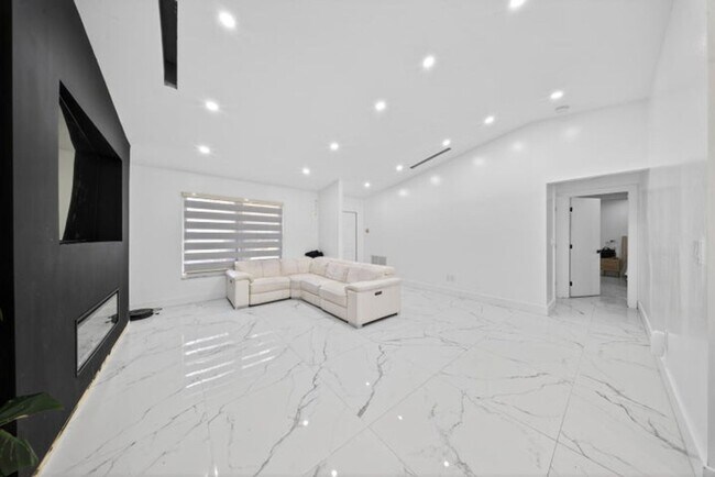 Building Photo - 849 Camellia Dr