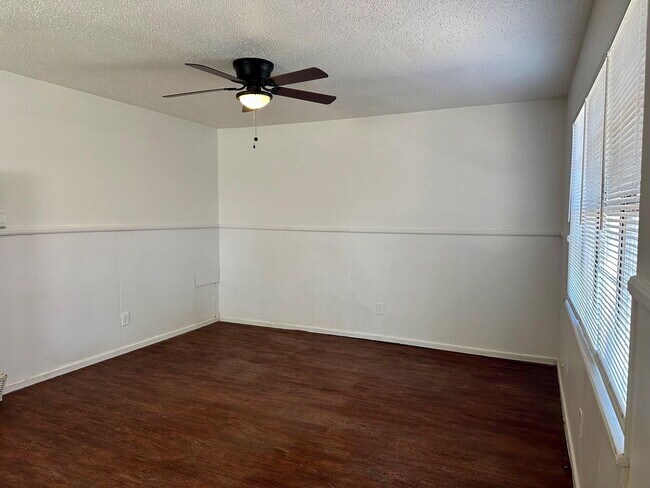 Building Photo - 1119 46th St