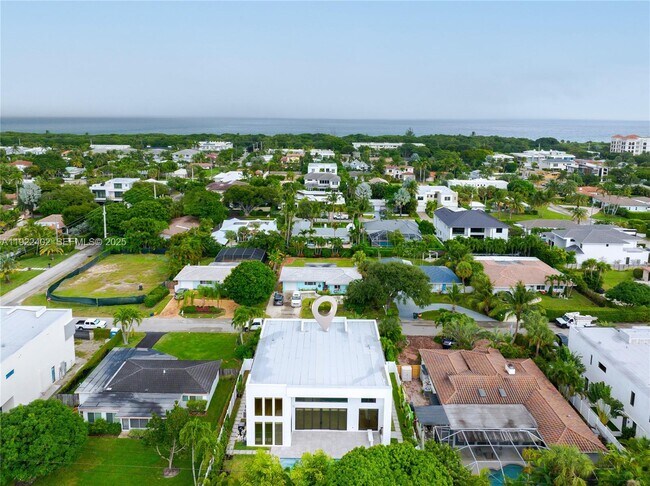 Building Photo - 333 NE Spanish Ct