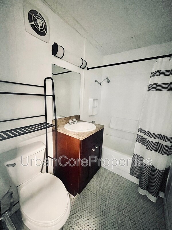 Building Photo - 215 5th Ave N