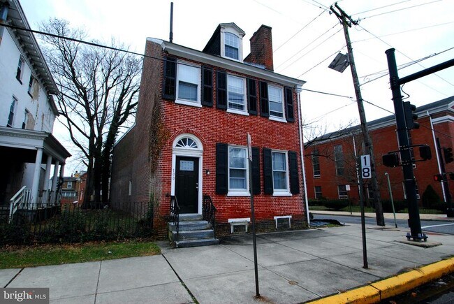 Building Photo - 100 E Broad St