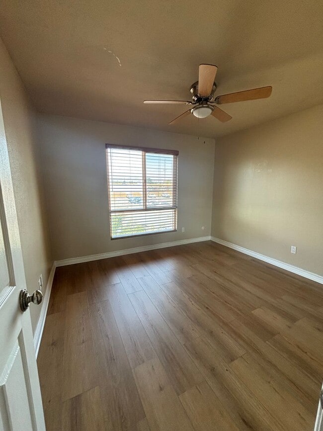 Building Photo - Charming 2 Bedroom, 1 Bathroom Apartment in a Convenient Location