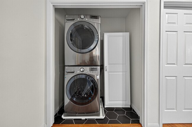 Building Photo - 16535 Oat Mill Dr