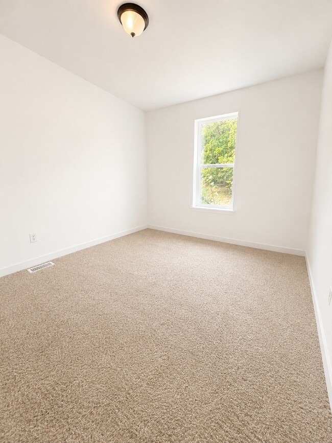 Building Photo - 6647 Alderson Ln