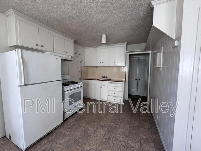 Building Photo - 111 E Grove St