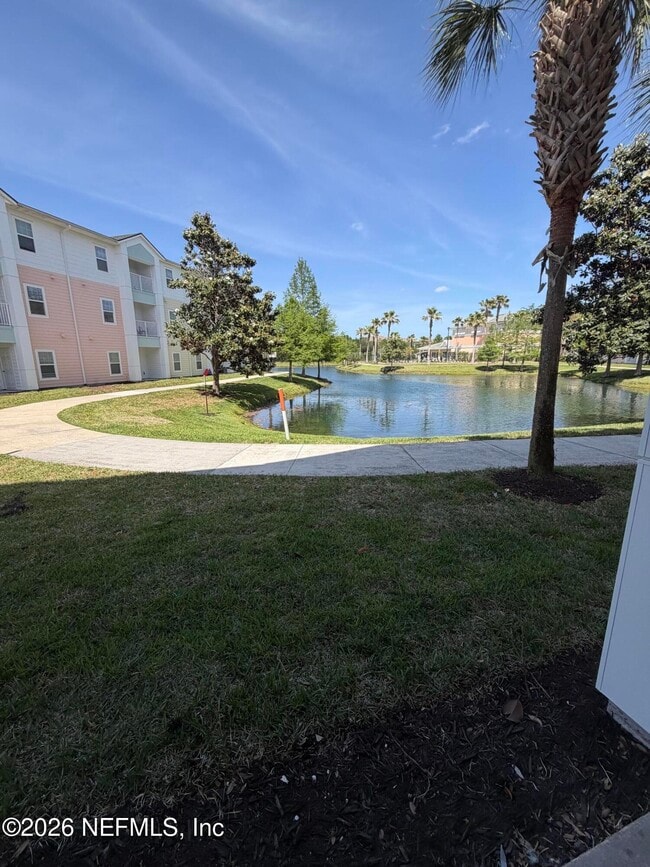 Building Photo - 8201 Green Parrot Rd