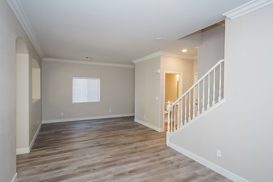 Building Photo - 37 Rosa Rosales Ct
