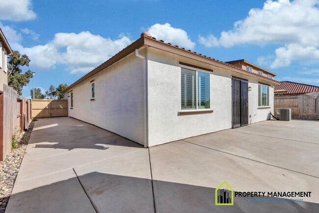 Building Photo - Modern and Spacious 4-Bedroom Home for Rent!