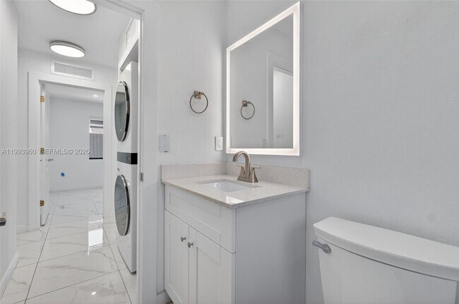 Building Photo - 2492 SW 44th St