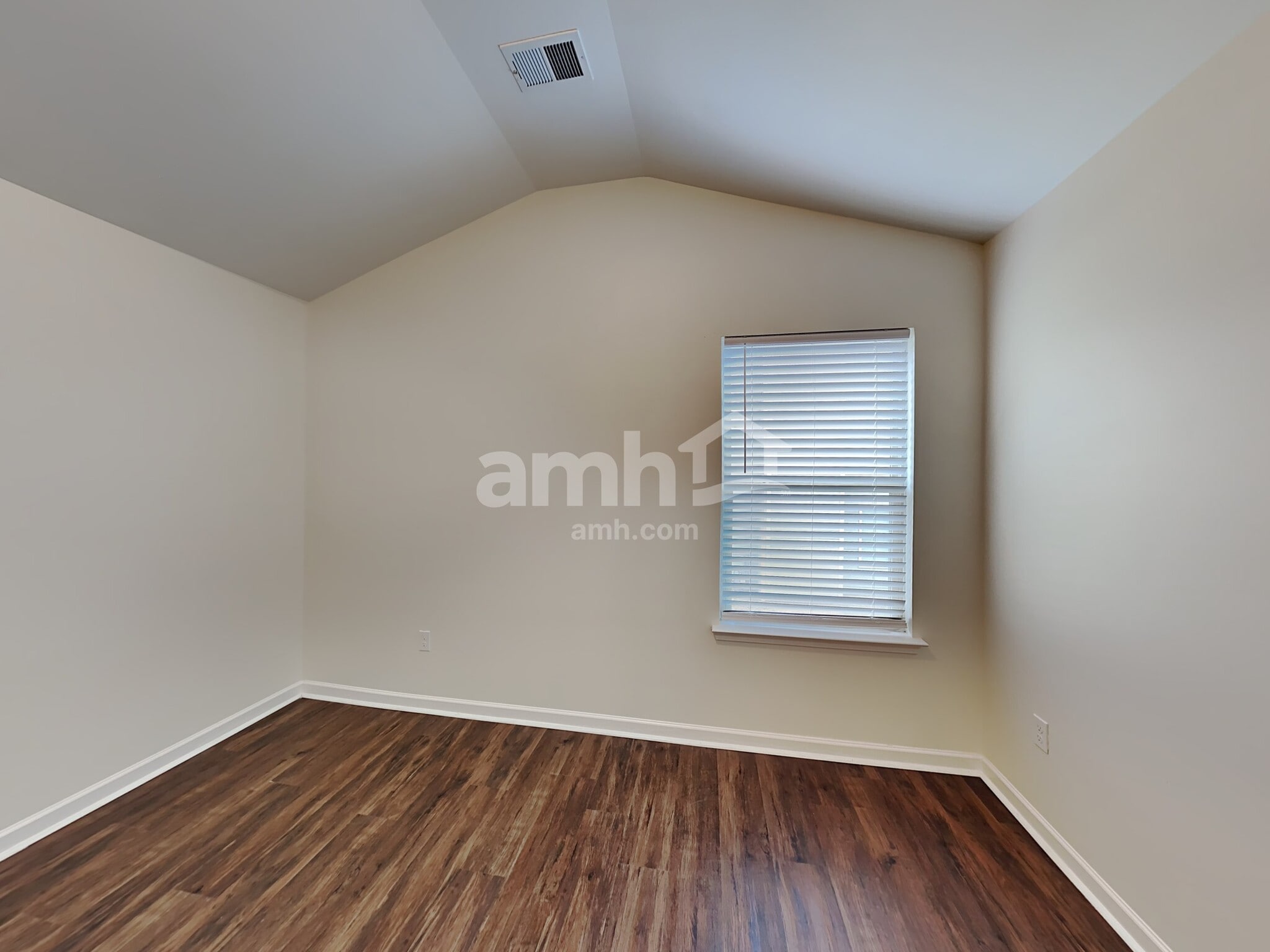 Building Photo - 1157 Paramount Dr