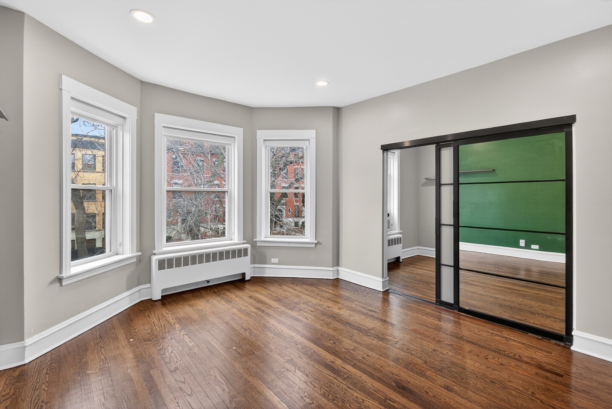 Livingroom - 5203 N Winthrop Ave