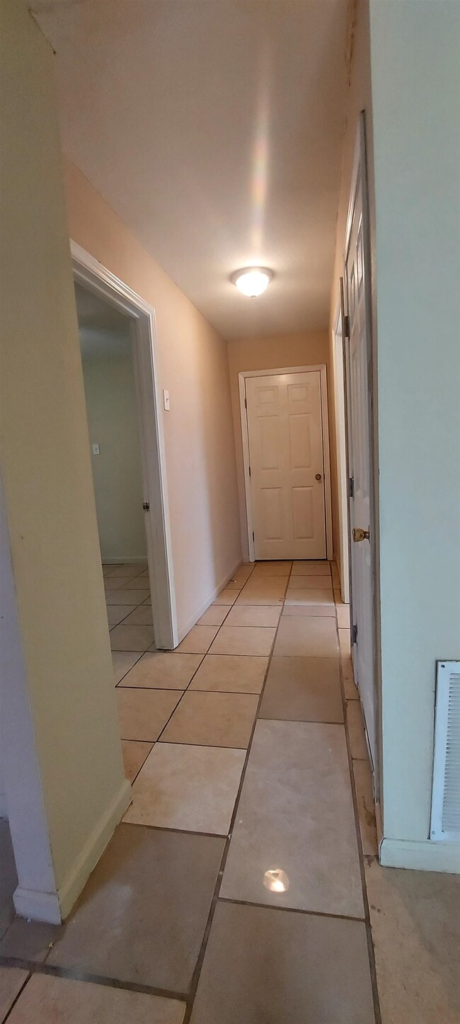 Building Photo - 207 Arco Iris Road