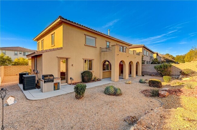 Building Photo - 536 Puenta Del Rey St