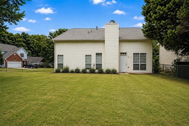 Building Photo - 665 Peachtree Trails Dr
