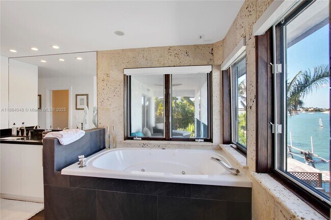 Building Photo - 257 N Coconut Ln