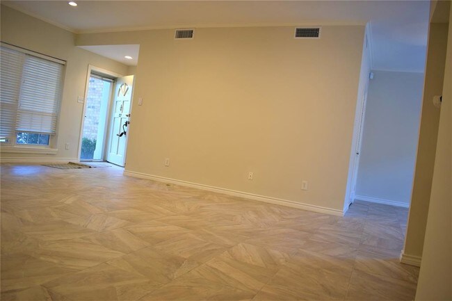 Building Photo - 600 Wilcrest Dr