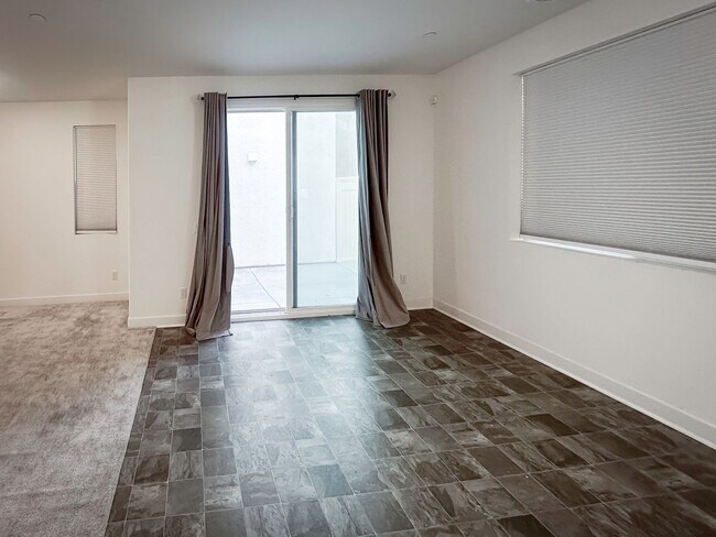 Building Photo - Beautiful Newer Construction,Townhome, 3 Bedroom / 2 Bathroom Home FOR RENT