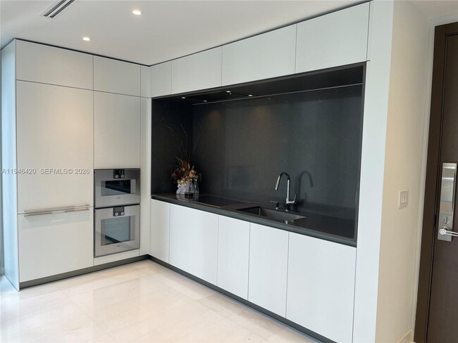 Building Photo - 300 Biscayne Blvd Way