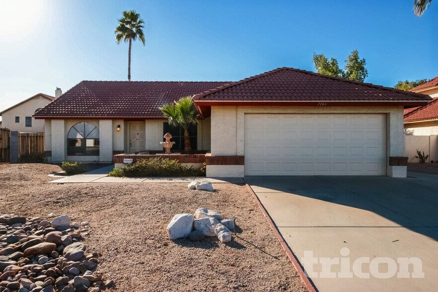 Primary Photo - 7743 W Dreyfus Dr