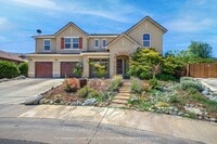 Building Photo - Huge home, Lincoln Crossing - walking dist...