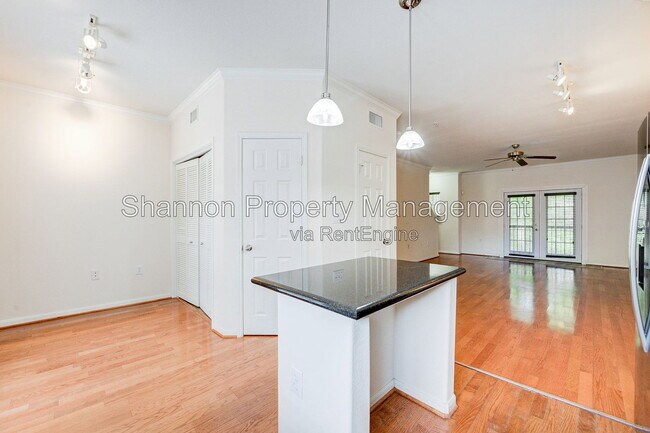 Building Photo - 9200 Westheimer Rd