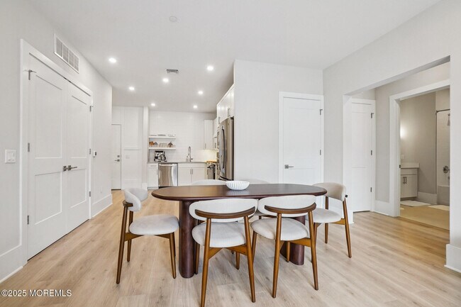 Building Photo - 218 3rd Ave