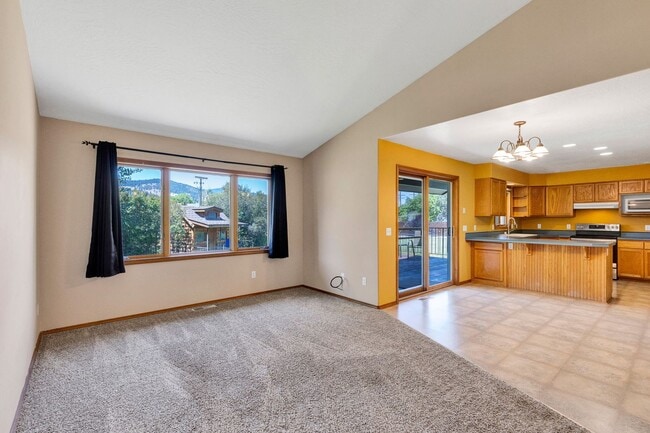Building Photo - Single Family Home in LOLO, 4 bed / 3 bath...