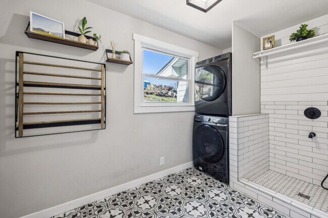 Building Photo - 4604 Mountainview Dr