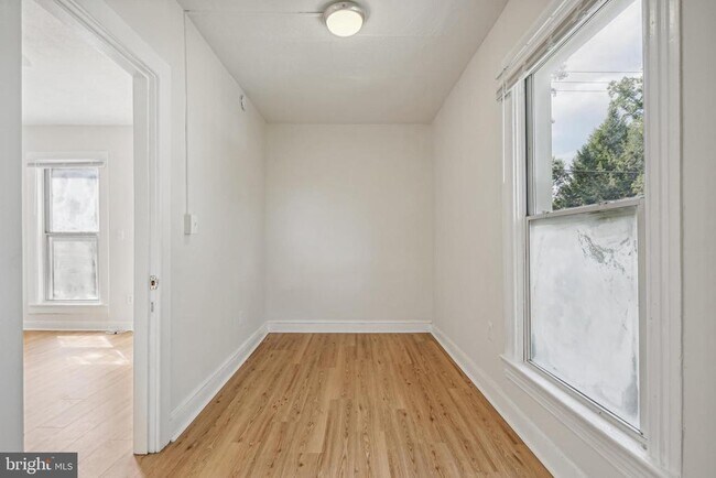 Building Photo - 7405 Columbia Ave