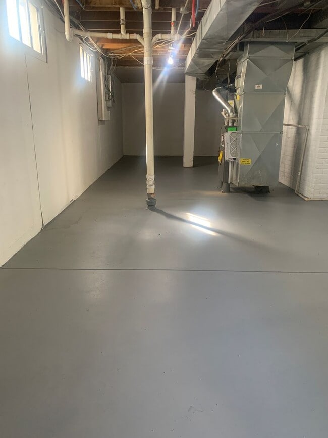 Building Photo - GREAT LOCATION!  Charming Crescent Hill Home