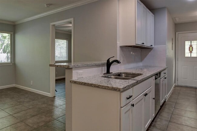 Building Photo - 800 Osage Dr