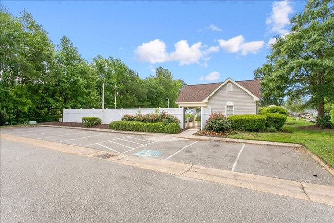 Building Photo - 27 F Tamarisk Quay