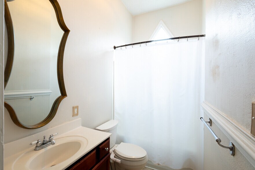 Building Photo - 442 Court St