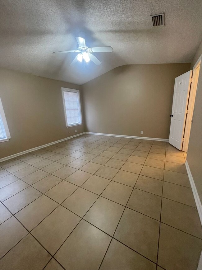 Building Photo - 164 Leeswood Cir