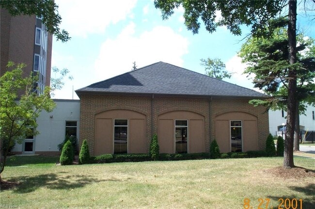 Building Photo - 1216 5th Ave