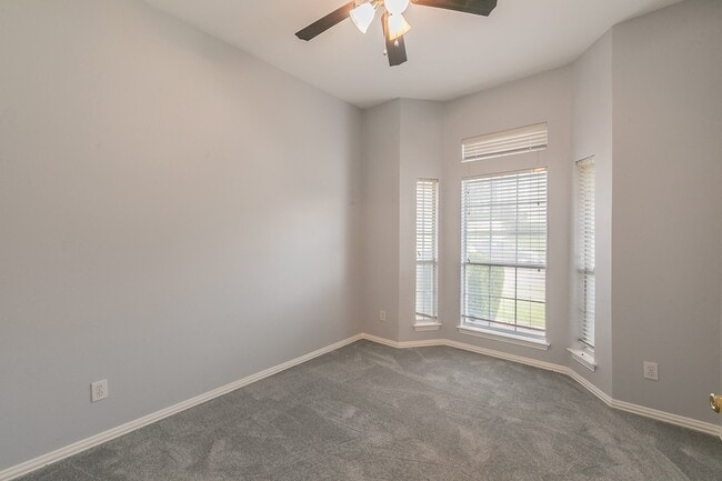 Building Photo - 1356 Dallshan Dr