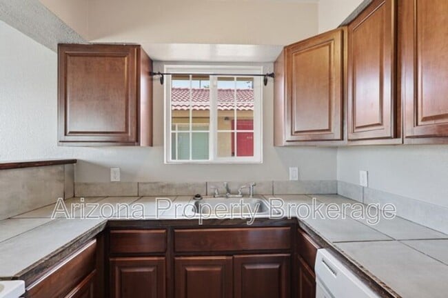 Building Photo - 603 W Rio Salado Pkwy