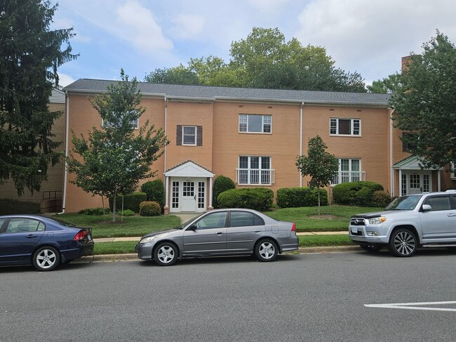 Primary Photo - 2916 Peyton Randolph Dr