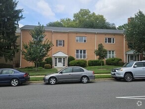Building Photo - 2916 Peyton Randolph Dr