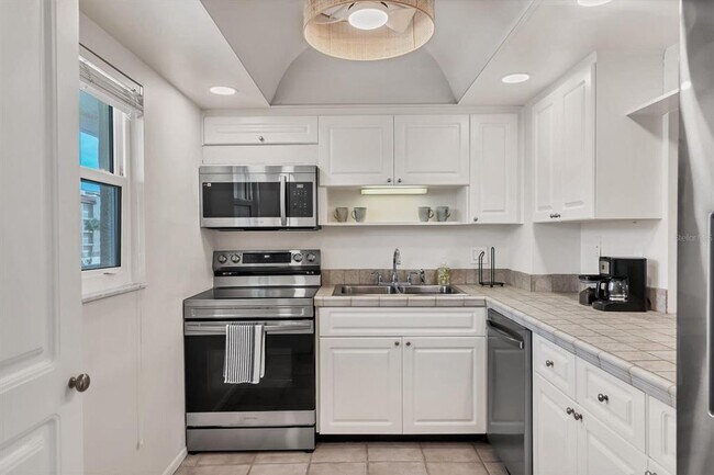 Building Photo - 1250 N Portofino Dr