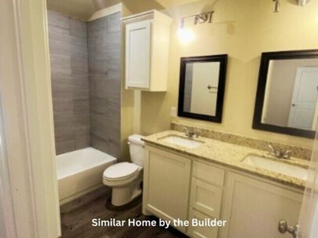 Building Photo - Move-In Ready 2-Bed Duplex – Bright, Modern, and Perfect for Pets!