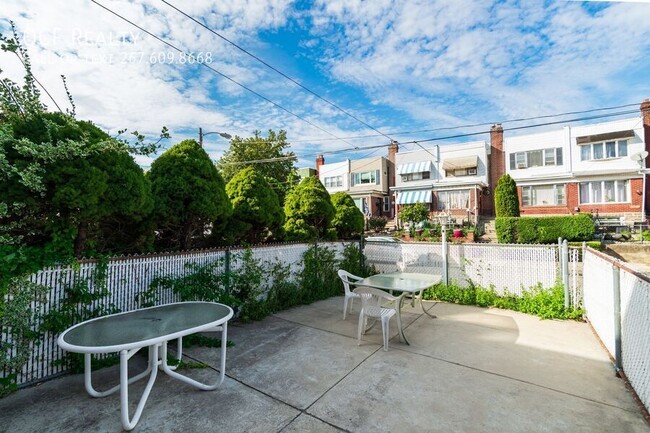 Building Photo - Three Bed Grays Ferry Home