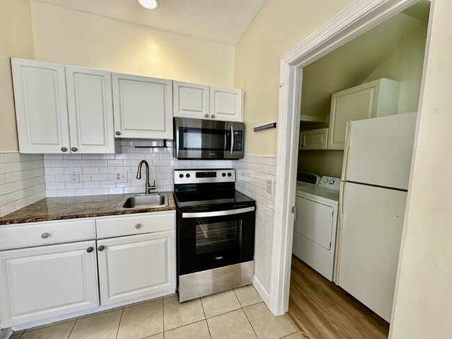 Building Photo - Studio Apartment in Downtown Bluffton Vill...