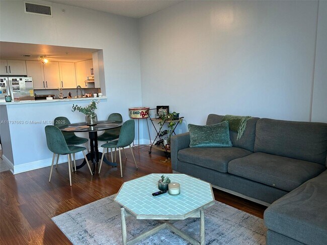 Building Photo - 3000 Coral Wy