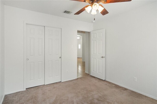 Building Photo - 913 Cindy Ln