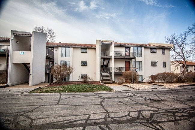 Building Photo - 2 Bed & 2 Bath Condo
